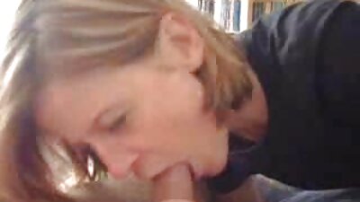 Globok kremasti seks izza jajc globoko ejakulira v njeno piko