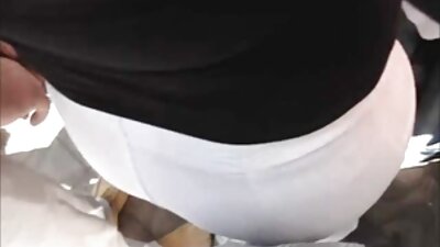 Zelo vroča rjavolaska žena se zajebava v POV in jema cumshot po svoji muci